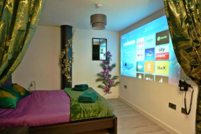 NEW Luxury NYC Style Loft with Cinema Room